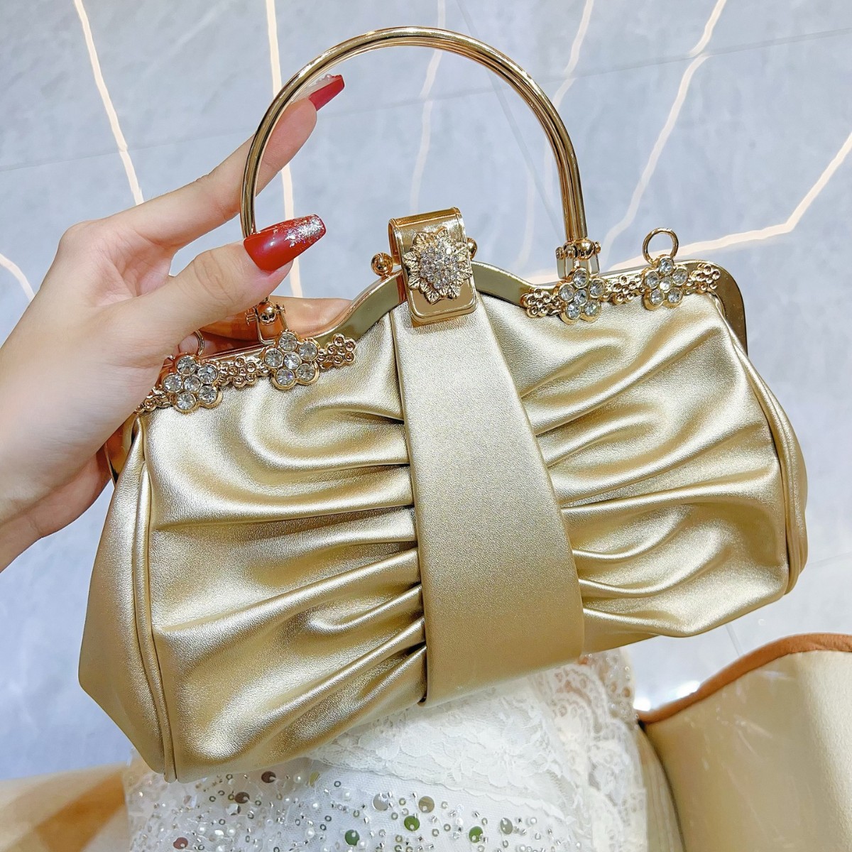 2025年ラグジュアリーハイエンドパーティクラウドレディース - Women Bags Trend 2025 のレビューと価格
