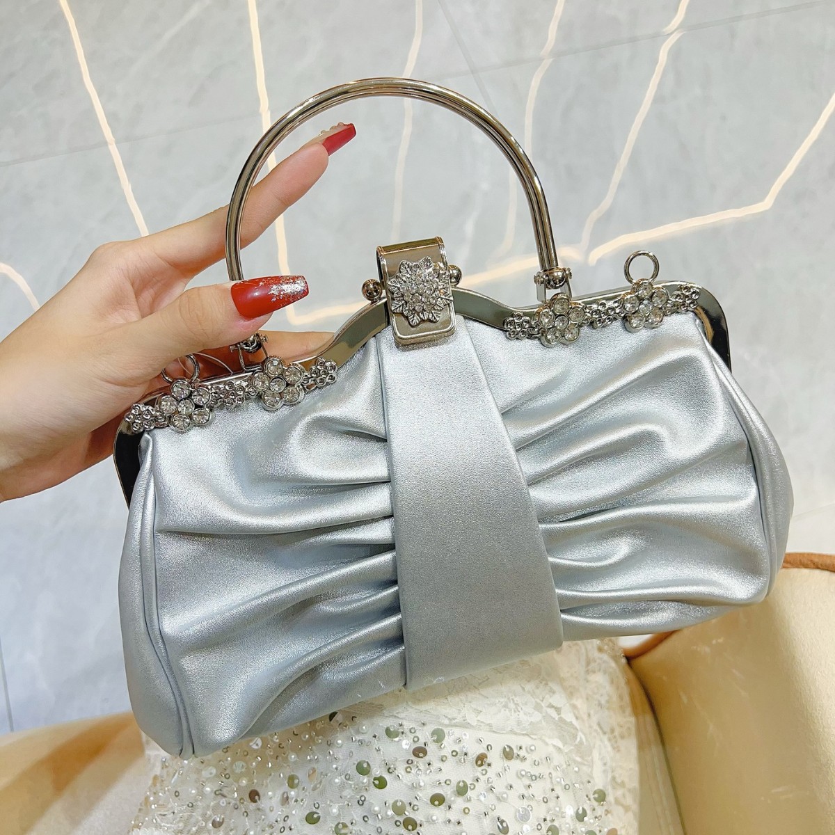 2025年ラグジュアリーハイエンドパーティクラウドレディース - Women Bags Trend 2025 のレビューと価格