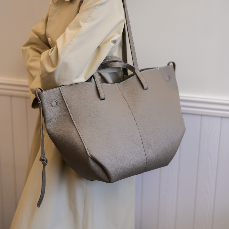 大容量レザージッパー女性用トートバッグ高品質高級2025ブラ - Women Bags Trend 2025 のレビューと価格